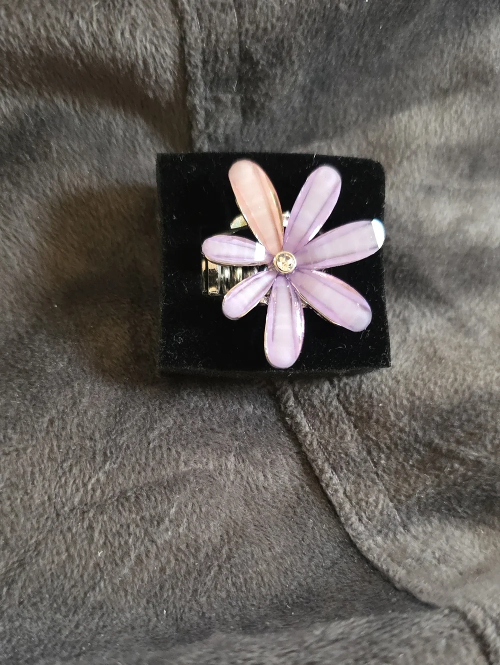 paparazzi Lavender Petal Flower Ring with Clear Rhinestone